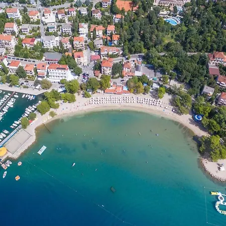 Fuer 2-3 Personen Mit Balkon By Interhome Lägenhet Crikvenica