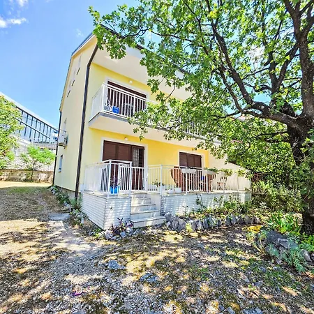 Fuer 2-3 Personen Mit Balkon By Interhome Crikvenica