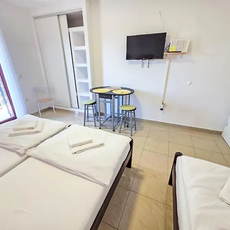 Fuer 2-3 Personen Mit Balkon By Interhome * Crikvenica