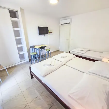 Lägenhet Fuer 2-3 Personen Mit Balkon By Interhome *